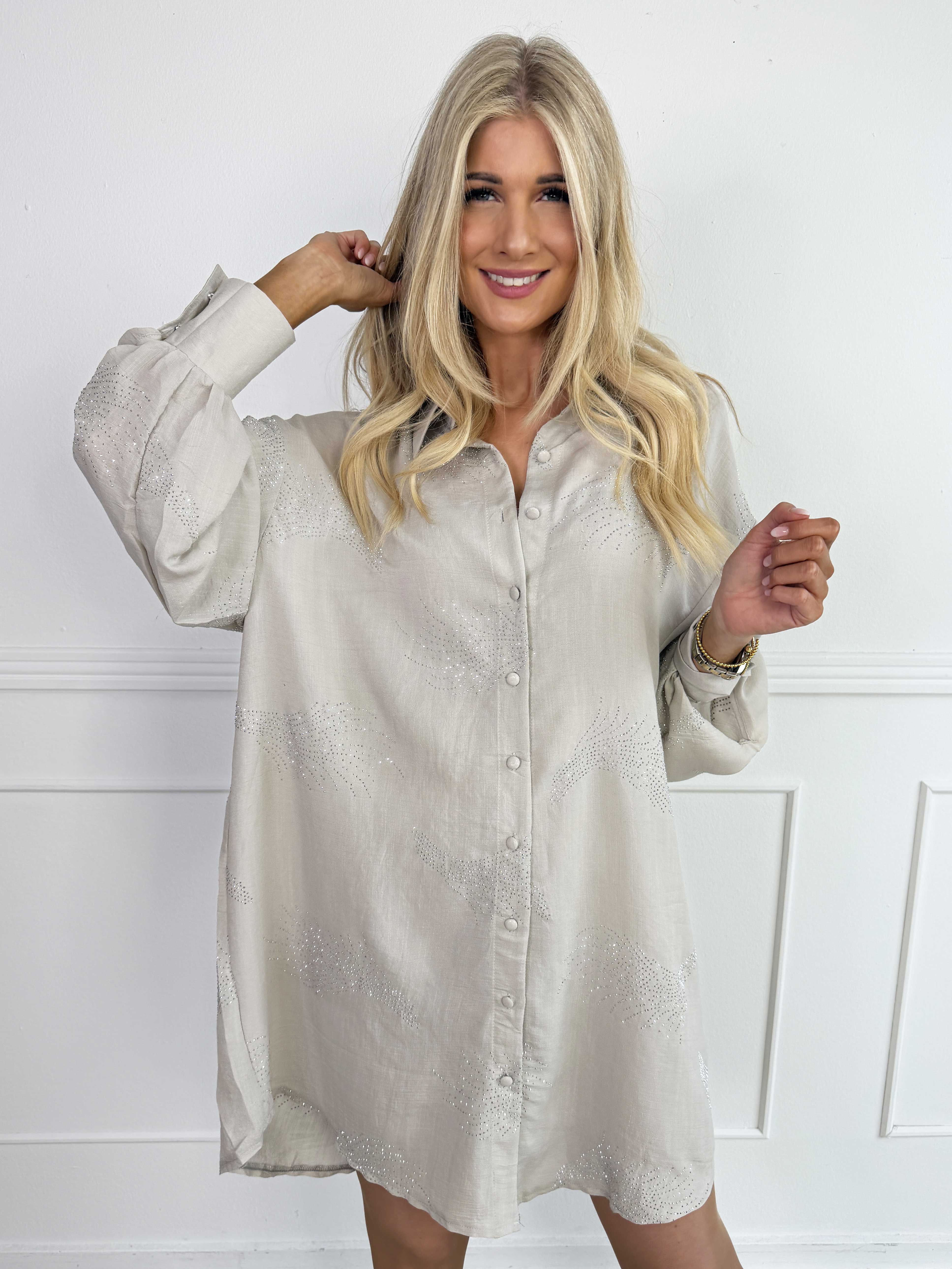 Heidy Long - Plus size skjortklänning med fina strass och pärlbroderad manschett